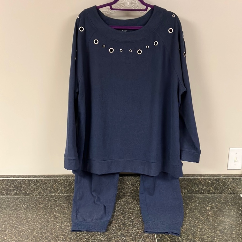 Blue soft jogger pants and shirt with grommets 1x 18/20w
